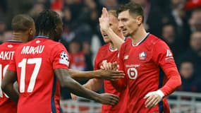 Les Lillois célèbrent l'ouverture du score à domicile face à Feyenoord, le 29 janvier 2025