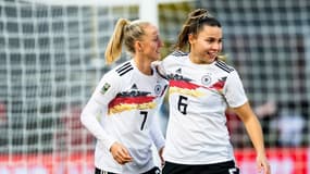 Lea Schuller et Lena Oberdorf avec l'Allemagne.