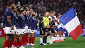 Le XV de France pendant les hymnes avant sa rencontre de Coupe du monde de rugby contre la Namibie