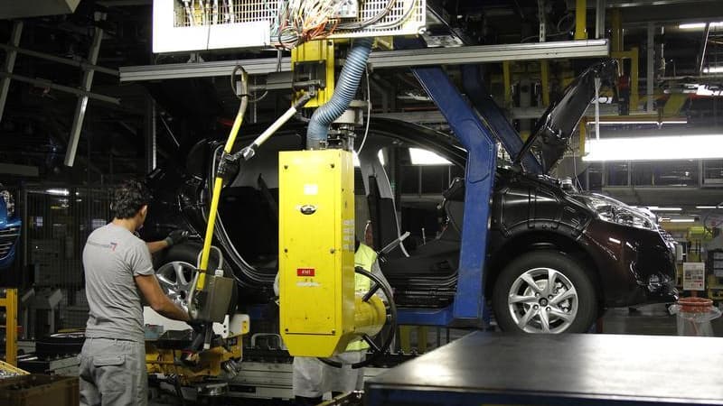 Le tribunal de grande instance de Paris a rejeté une plainte de la CGT contre la restructuration prévue par le constructeur automobile PSA Peugeot Citroën. /Photo d'archives/REUTERS/Benoît Tessier