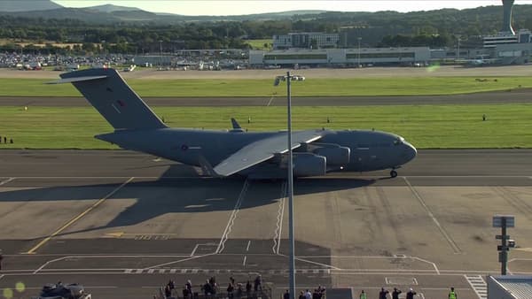 The plane carrying the remains of Elizabeth II prepares to take off from Edinburgh.