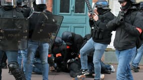 A Toulouse, 2000 gilets jaunes dont 800 casseurs ont manifesté samedi 5 janvier.