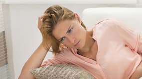 Des nausées, vomissements, sueurs, douleurs dans le creux de l’estomac, parfois pris pour des problèmes digestifs, sont des signes d'infarctus chez la femme.