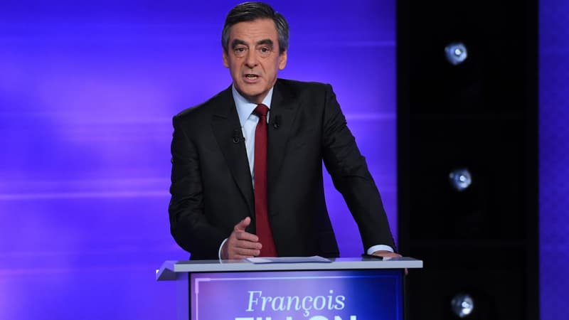 "Avant d'augmenter les effectifs de police, il faut regarder où sont les policiers, il y a 20.000 policiers qui font uniquement des tâches administratives", François Fillon