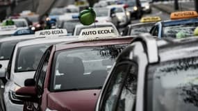 Les patrons d'auto-écoles vent debout contre l'inscription en ligne au permis de conduire.