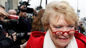 Eva Joly en visite à Nantes, jeudi. Les écologistes vont désormais protéger leur candidate à la présidentielle contre ceux qui veulent en faire un "punching-ball du débat politique" en misant sur l'inexpérience politique de l'ancienne magistrate, a déclar