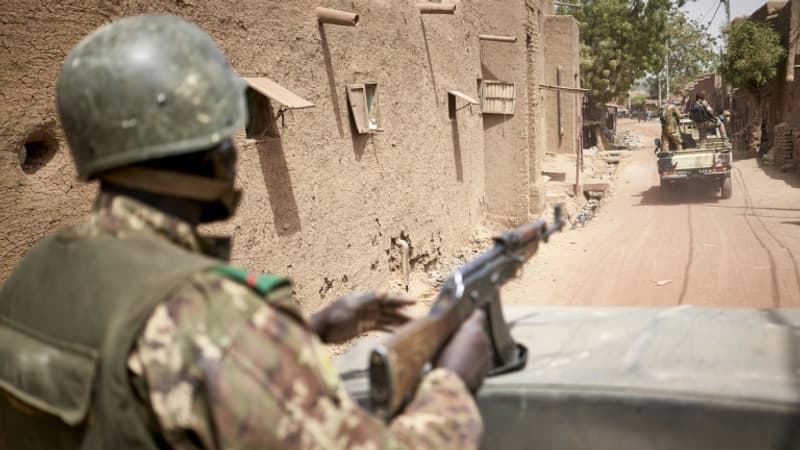 Mali: au moins 15 soldats et trois civils sont morts dans des attaques coordonnées