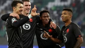 La joie des joueurs lillois, Jose Fonte, Sven Botman, Jonathan David et Reinildo Mandava, après un but marqué sur le terrain de Wolsbourg, lors de la 6e journée du groupe G de la Ligue des Champions, le 8 décembre 2021