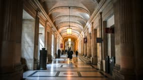 Couloir du Palais de Justice. 