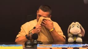 Oleksandr Usyk en larmes lors de sa conférence de presse