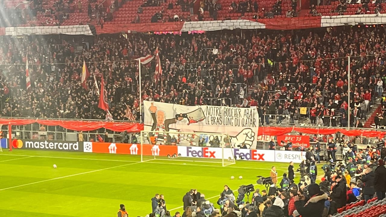 Banderole du Bayern pour le Qatar

