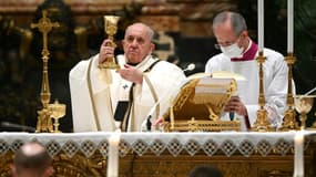 Le pape François célèbre la masse le 24 décembre 2020 à Saint Pierre de Rome