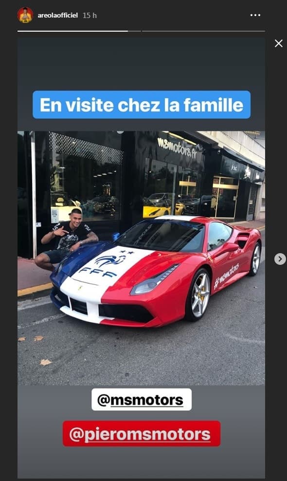 Alphonse Areola pose à côté d'une Ferrari très spéciale