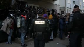 Entre 300 et 500 personnes évacuées d'un squat par les forces de l'ordre à L'île-Saint-Denis le 26 avril 2023.
