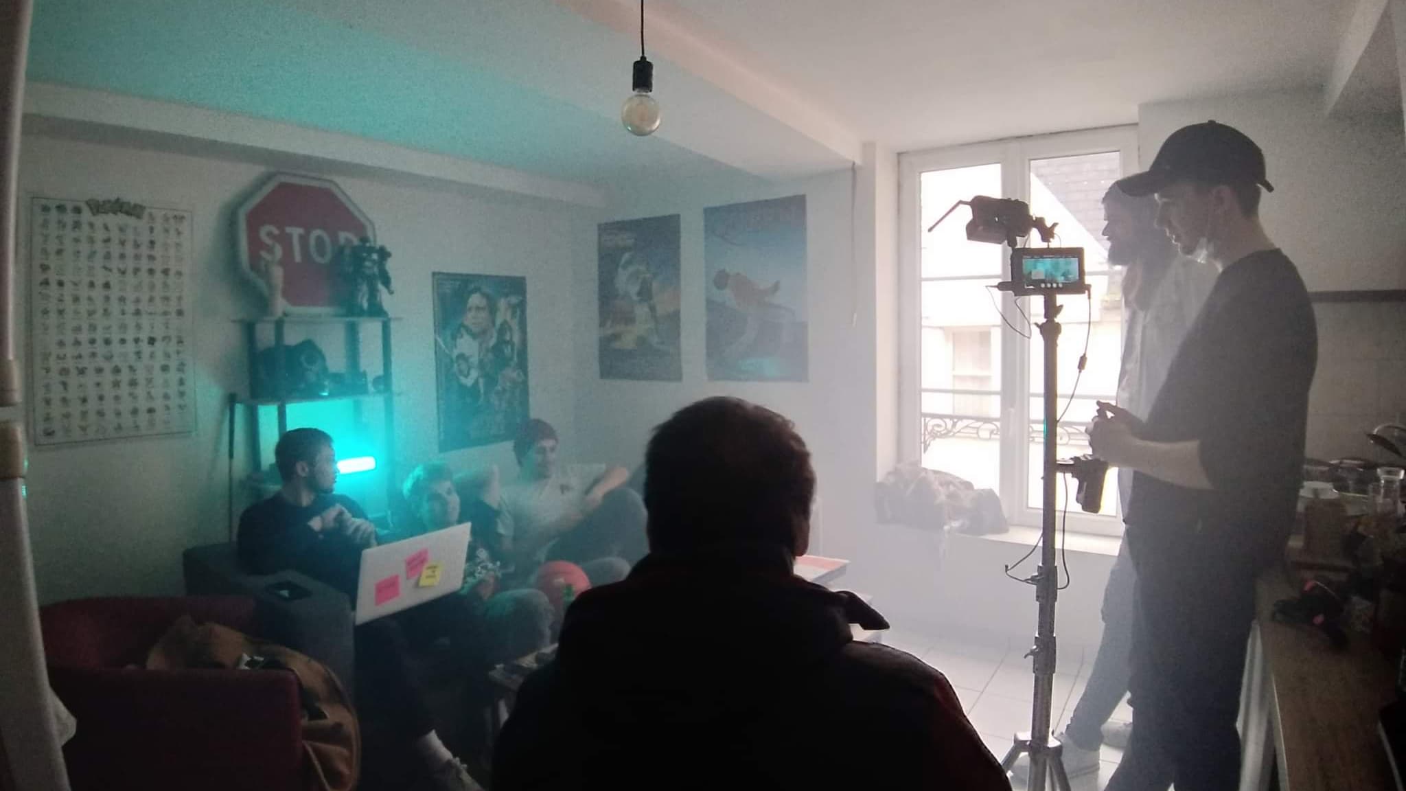 Tom Coulommiers et son équipe lors du tournage du clip "Seul avec du monde autour". 