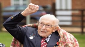 L’adieu du Royaume-Uni à leur héros "Captain Tom", mort à 100 ans du Covid-19