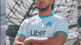 Dimitri Payet avec le nouveau maillot de l'OM