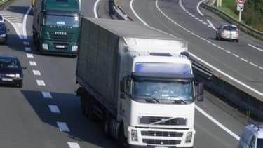 800.000 camions seront équipés d'un boitier qui permettra, lors du passage dans les points de contrôle, de calculer le montant de l'ecotaxe.