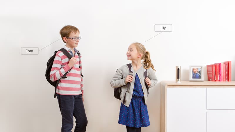 Baptisée Welcome, la caméra intelligente de la société française Netatmo reconnait le visage des personnes qui passent devant elle. Les parents peuvent automatiquement être avertis par Welcome lorsque leurs enfants rentrent à la maison.