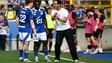 Abdoul Ouattara avec son coach Liam Rosenior lors de la victoire de Strasbourg face au PSG (2-1) en Ligue 1, le 3 mai 2025.