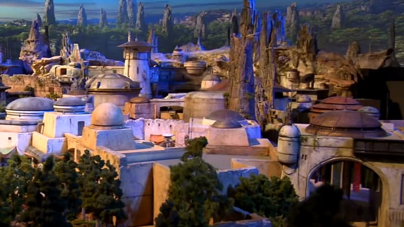 Une maquette des futurs parcs centrés sur l'univers "Star Wars"