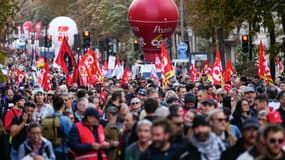 Des manifestants à Paris, le 1er octobre 2024.