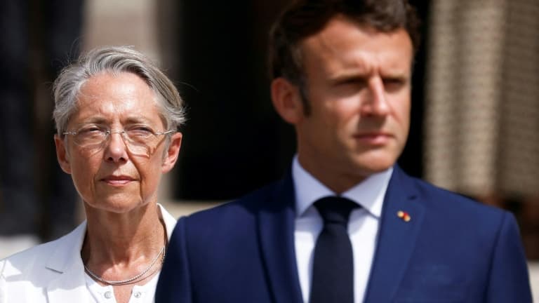 Le président français Emmanuel Macron et la Première ministre Elisabeth Borne, le 18 juin 2022 à Suresnes près de Paris