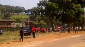 Des projectiles ont été lancés contre l'ambassade de France à Bangui, capitale de la Centrafrique, ce mercredi.