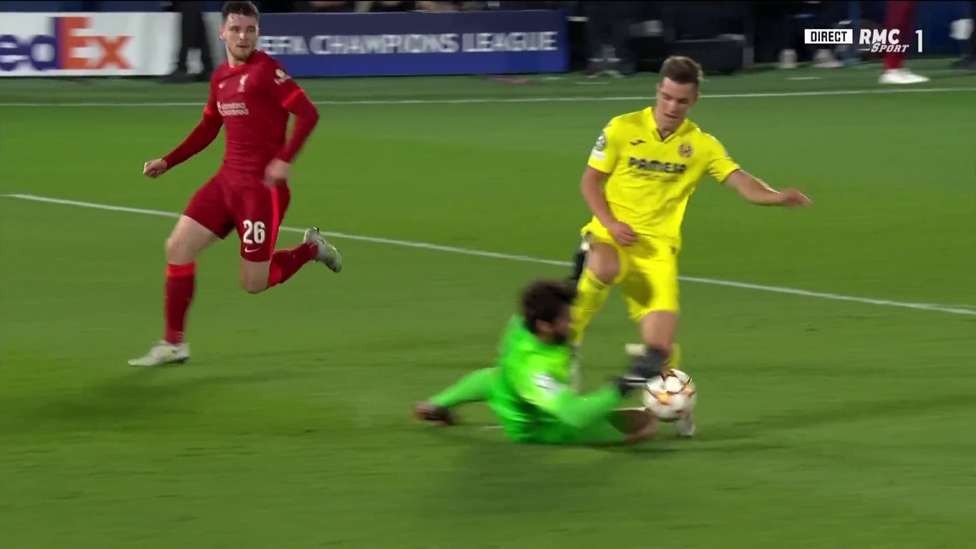 L'action litigieuse qui provoque la colère du directeur sportif de Villarreal L'action litigieuse qui provoque la colère du directeur sportif de Villarreal