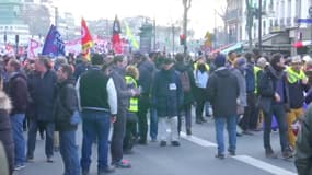 Retraites: le cortège parisien repart après quelques tensions