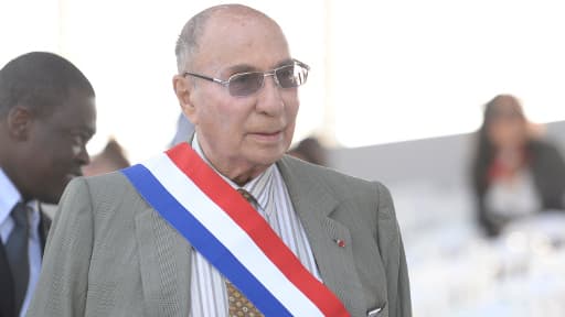L'industriel Serge Dassault est mis en cause dans une enquête sur de possibles achats de vote à Corbeil-Essonnes