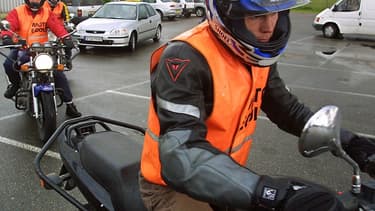 "La doctrine est que les motos et les poids lourds repartent avant les voitures aussi bien pour la formation que pour les examens", annonce Patrice Bessone (CNPA)