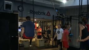 Anneaux, haltères, le crossfit propose toutes sortes d'exercices.