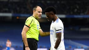 Mateu Lahoz a fustigé l'attitude de l'attaquant brésilien.