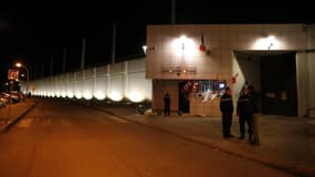 Des gendarmes devant la prison du Borgo, en Haute-Corse, le 19 janvier 2018. 