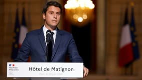 Le Premier ministre Gabriel Attal fait une déclaration après l'annonce des résultats du 1er tour des législatives à l'hôtel Matignon, le 30 juin 2024 à Paris