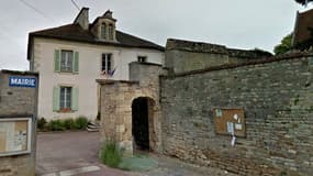 La mairie du petit village de Bretteville-le-Rabet, dans le Calvados.