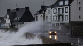 Dans le Finistère, à Le Guilvinec, la dépression Ingrid frappe de plein fouet la côte le 23 janvier 2026.