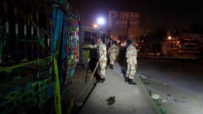 Une personne est décédée mardi dans un attentat à la bombe commis dans un quartier très fréquenté de la grande cité portuaire de Karachi, capitale économique du Pakistan. /Photo prise le 1er janvier 2013/REUTERS/Akhtar Soomro