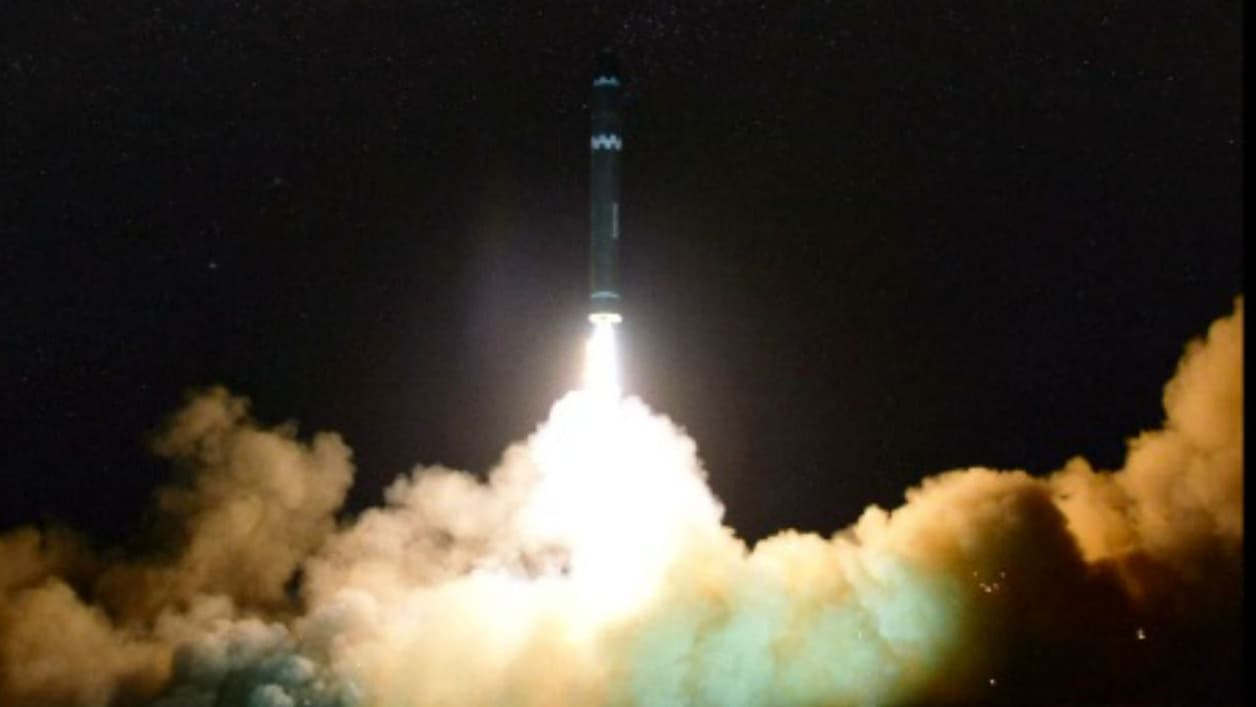 Le nouveau tir de missile balistique réalisé le 29 novembre par le régime de Pyongyang Le nouveau tir de missile balistique réalisé le 29 novembre par le régime de Pyongyang