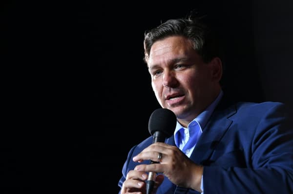 Le gouverneur républicain de la Floride, Ron DeSantis, à Pensacola ( Floride) le 23 octobre 2020