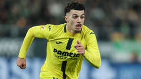 L'attaquant de Villarreal George Mikautadze face au Betis le 17 janvier 2026