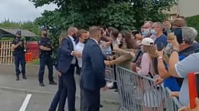 Macron giflé dans la Drôme: ce que l'on sait des deux personnes en garde à vue