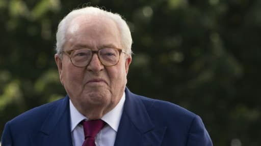 Le co-fondateur et ex-président d'honneur du Front national, Jean-Marie Le Pen, le 20 août 2015 près de Paris