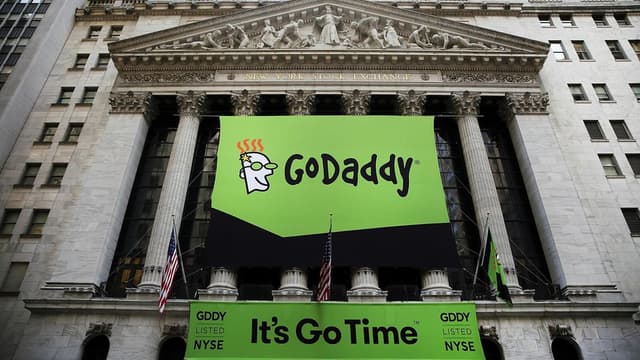 Lors de l'introduction de l'entreprise GoDaddy à la Bourse de New York, en avril 2015.
