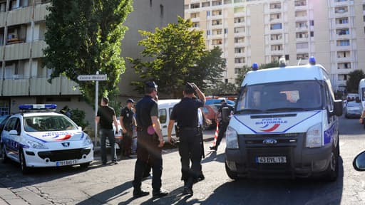 Des policiers dans les quartiers Nord de Marseille le 29 juillet 2012. Mercredi soir, un homme de 49 ans a été tué par balles dans le XVe arrondissement de la ville. .
