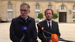 Olivier Faure et Boris Vallaud dans la cour de l'Élysée, le 10 octobre 2025