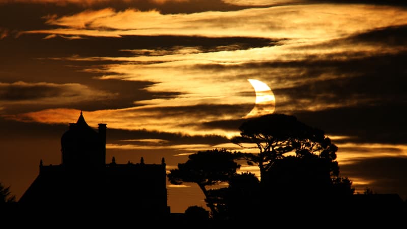 "Ce sera transparent pour le consommateur": pourquoi l'éclipse solaire n'aura aucune incidence sur la production électrique en France, contrairement à certains pays voisins