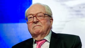 Jean-Marie Le Pen est suspendu provisoirement du FN