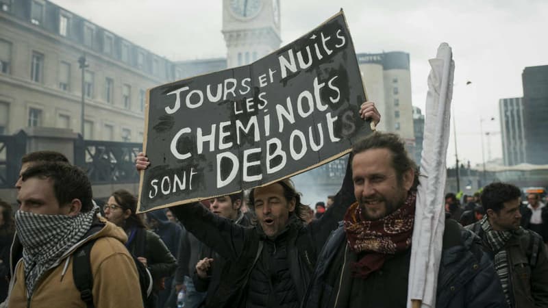 Des cheminots manifestant à Gare de Lyon, le 26 avril 2016. (Photo d'illustration)